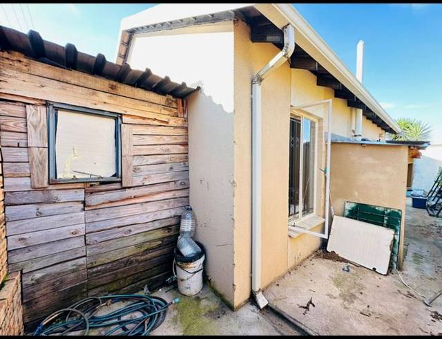 2 BEDROOM HOUSE FOR SALE IN COSMO CITY